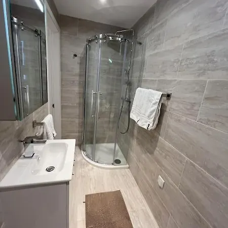 Designer 2br With Panoramic Sea Views In St Pauls Bay Apartman