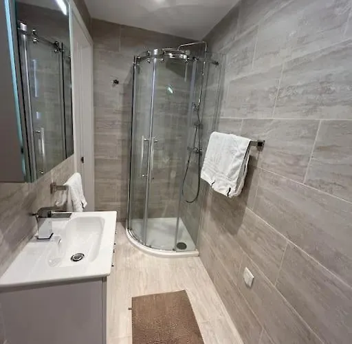 Designer 2br With Panoramic Sea Views In St Pauls Bay Lägenhet